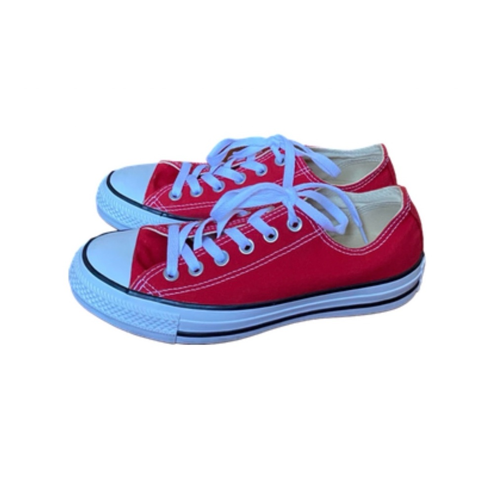 Red allstar converse. Low top in size 7 women, 5 men’s. Excellent condition